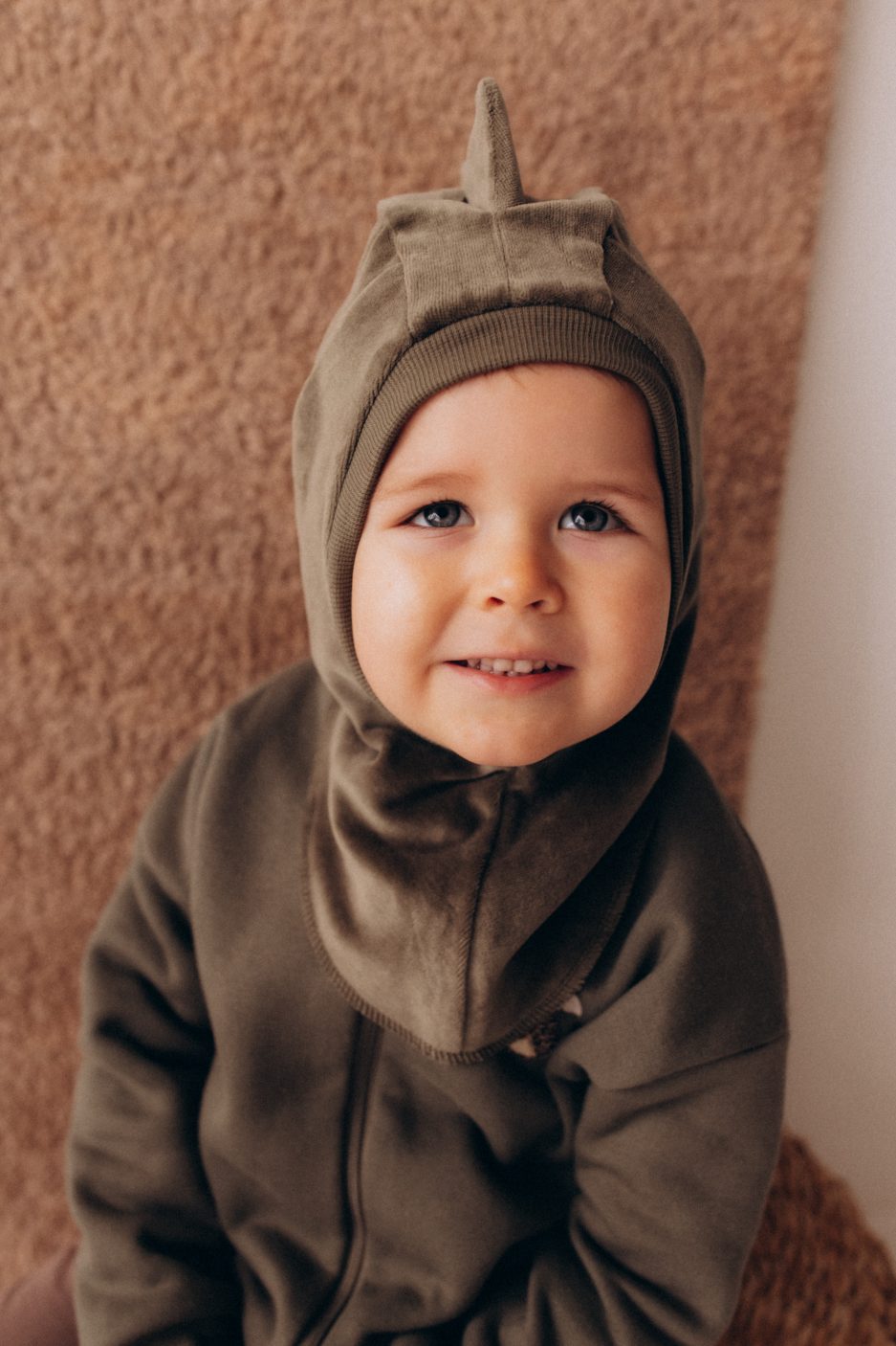 Balaclava dino - økologisk velour m/merinoullfôr